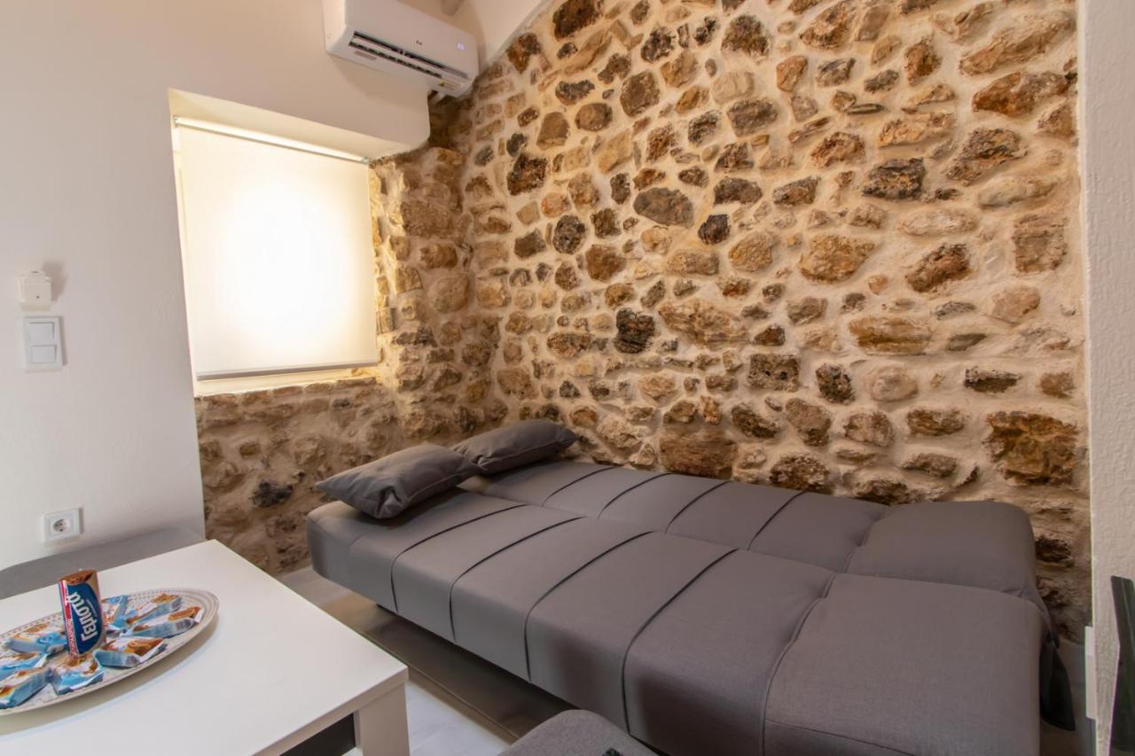Stone House * Mantouki