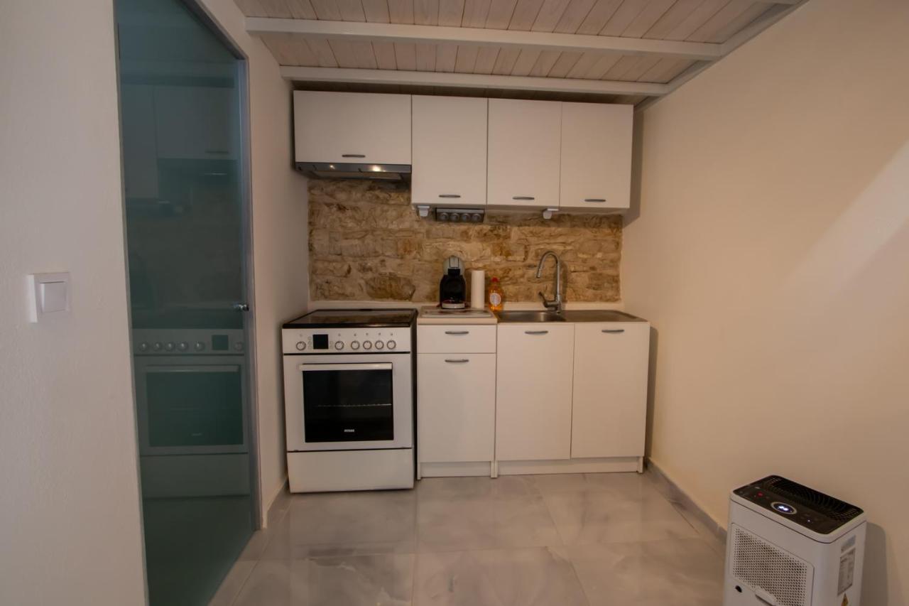 Apartment Stone House Mantouki